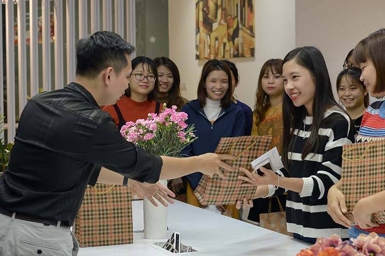 Sao Kim háo hức chào mừng ngày quốc tế phụ nữ.